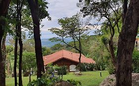 Casa de campo condomínio retiro do chalé
